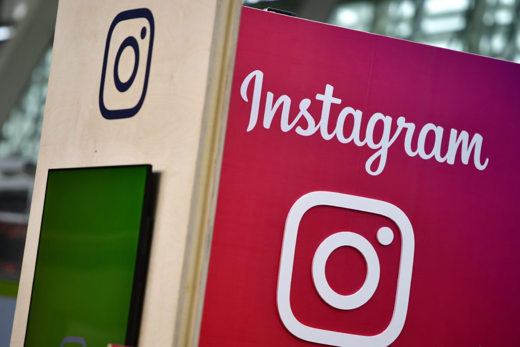 use Instagram Stories polls